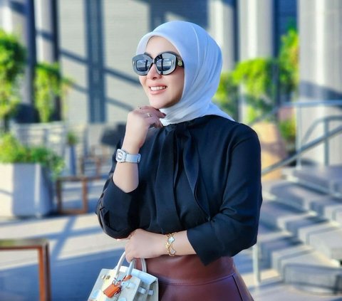 Unique Style of Syahrini Wearing a Luxurious Obi Made from Young Cow Leather