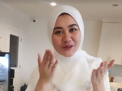 Deretan Foto Aaliyah Massaid Tampil Berhijab saat Hadir di Acara Doa Bersama Jelang Persalinan Aurel, Beda Banget dan Bikin Pangling