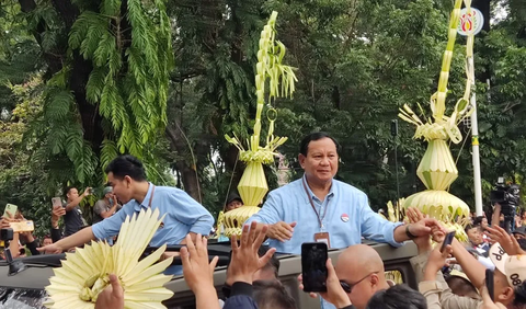 Prabowo juga mengucapkan terima kasih kepada para tokoh-tokoh nasional yang turut mengantarkannya mendaftarkan ke KPU.<br>