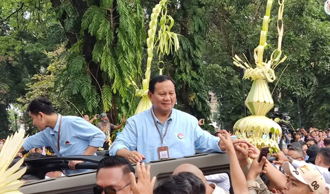 Selain itu, Prabowo juga meminta maaf kepada masyarakat yang sudah merasa terganggu dengan pendaftarannya ke KPU.<br>