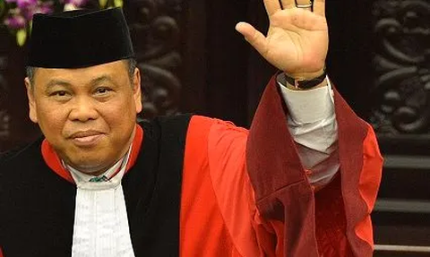 Berpakaian Serba Hitam, Arief Hidayat: Saya Berkabung di MK Baru Terjadi Prahara