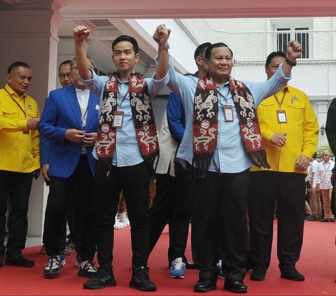 FOTO: Wajah Semringah Prabowo dan Gibran Resmi Jadi Capres-Cawapres Ketiga di Pilpres 2024