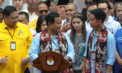 FOTO: Wajah Semringah Prabowo dan Gibran Resmi Jadi Capres-Cawapres Ketiga di Pilpres 2024