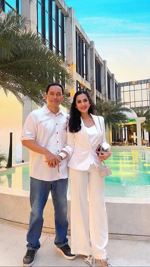 A Collection of Photos of Diah Permatasari at the Age of 52, Looking Very Fashionable