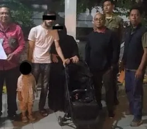 Kehabisan Duit, WNA Yordania Mengemis Bawa Balita di Bali