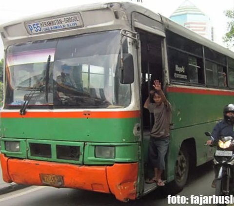 Kenangan yang Penuh Nuansa Klasik, 11 Potret Bus Kota Jakarta di Zaman Dulu