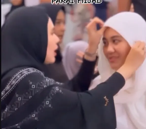 Momen Kartika Putri Benerin Hijab Aaliyah Massaid Jadi Omongan