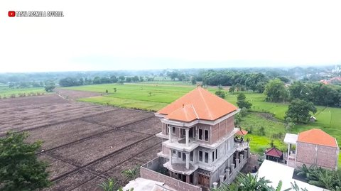 Mewah dan Megah di Pinggir Sawah, Ini Potret Rumah Baru Tasya Rosmala<br>