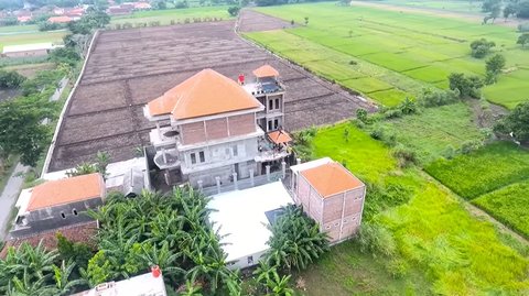 Mewah dan Megah di Pinggir Sawah, Ini Potret Rumah Baru Tasya Rosmala