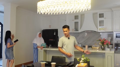 Dapur Nyambung Sama Meja Makan