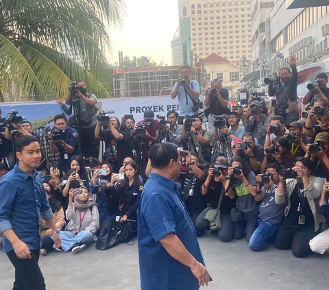 Jalani Tes Kesehatan, Prabowo-Gibran Kompak Berbaju Biru