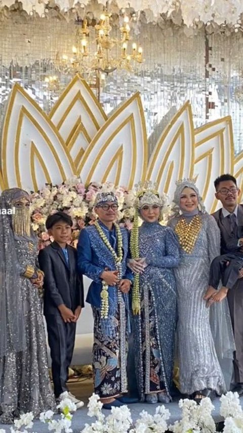 Viral Rombongan Keluarga Bawa Seserahan Nikah dengan Pakaian Heboh, Warganet: Pengantinnya yang Mana?