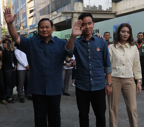 FOTO: Senyum Prabowo dan Gibran Siap Jalani Tes Kesehatan di RSPAD Gatot Soebroto