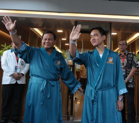 FOTO: Senyum Prabowo dan Gibran Siap Jalani Tes Kesehatan di RSPAD Gatot Soebroto