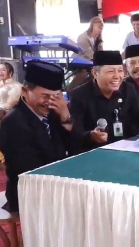 Suasana Harusnya Haru, Momen Ayah Nikahkan Putrinya Ini Justru Bikin Ngakak Hadirin