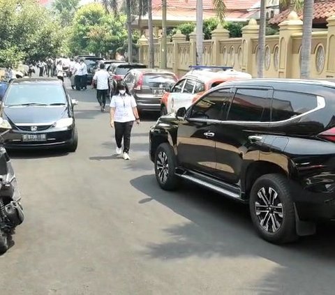 Polisi Geledah Komplek Rumah Ketua KPK Firli Bahuri di Bekasi