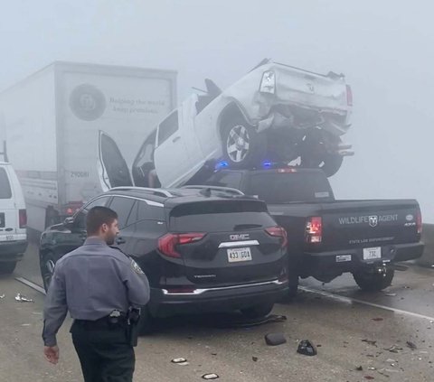 FOTO: Ngerinya Tabrakan Maut 158 Kendaraan di Amerika Serikat, 7 Tewas dan 25 Terluka