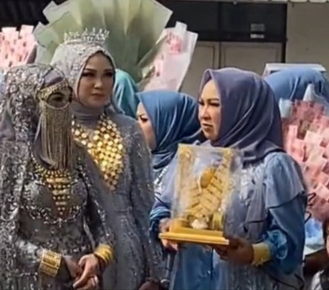 Viral Rombongan Keluarga Bawa Mahar Nikah dengan Pakaian Heboh, Warganet sampai Bingung Pengantinnya yang Mana