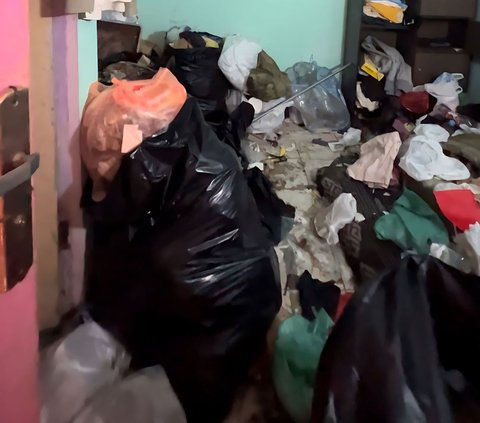 Viral Dirty and Disgusting Room Feels Like a Dumping Ground, Owner Frustrated with Collection of Bottles Filled with Urine