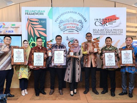 Nicke Widyawati Menjadi Bintang CSR di Indonesia Best Social Responsibility Awards 2023