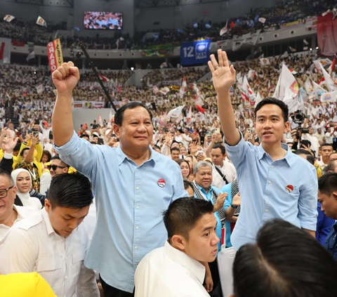 Makna Prabowo-Gibran Kerap Pakai Baju Warna Biru