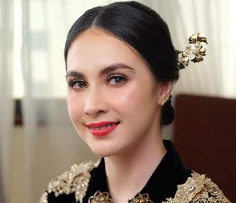 Potret Makeup Klasik Arumi Bachsin, Wajahnya Jadi Mirip Noni Belanda