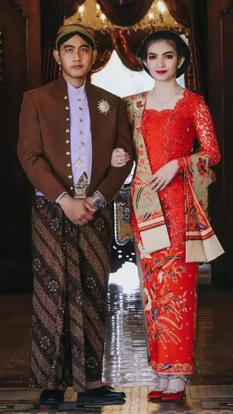 Foto-foto Cantik Selvi Ananda, Istri Gibran Saat Pakai Kebaya