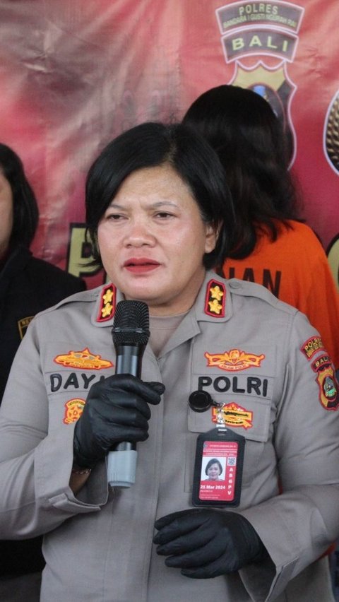 Kapolres Kawasan Bandara Ngurah Rai AKBP Ida Ayu Wikarniti mengatakan bahwa motif tersangka takut diketahui pacar barunya bahwa dia hamil.