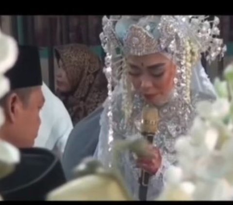 Tangis Mempelai Wanita Kecewa Dinikahkan Wali, Ayah Kandung Tak Datang Gegara Dilarang Istri Barunya