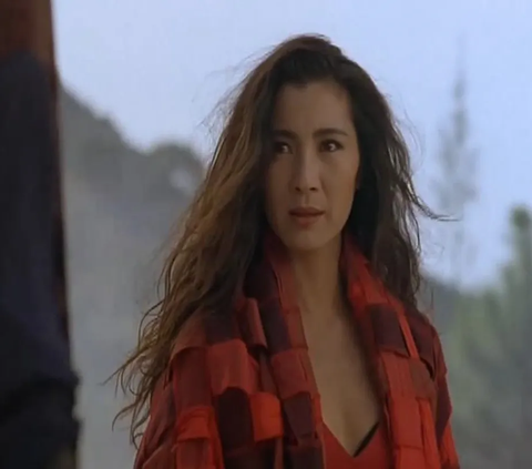 6. Michelle Yeoh sempat membintangi The Heroic Trio (1993).