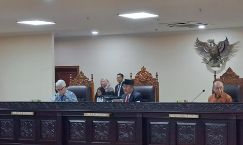 Denny Indrayana Minta Laporan Dugaan Hakim MK Langgar Etik Diputus Sebelum Batas Perbaikan Berkas Capres-Cawapres