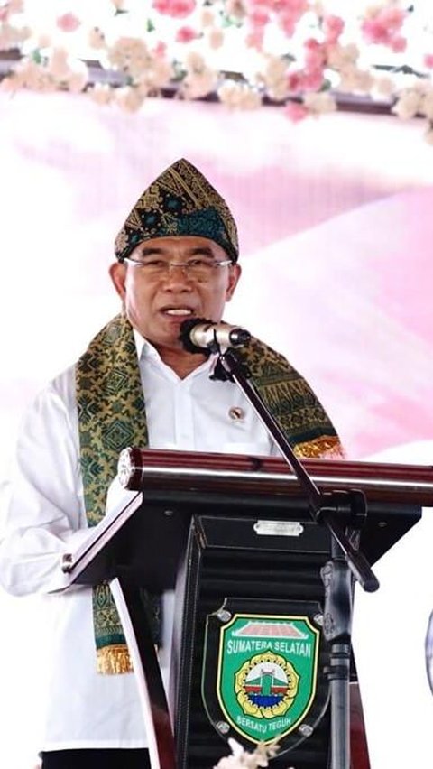 Menko PMK Minta Pemda Majukan Pesantren, Perhatikan Insentif Gurunya