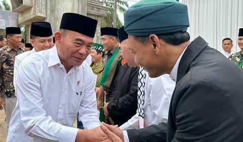 Sebagai negara dengan mayoritas penduduk muslim, Indonesia memiliki tradisi pesantren yang kaya dan panjang. Pesantren telah menjadi lembaga pendidikan dan pembentukan karakter yang tidak ternilai harganya.<br>