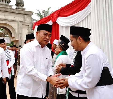 Menko PMK Minta Pemda Majukan Pesantren, Perhatikan Insentif Gurunya