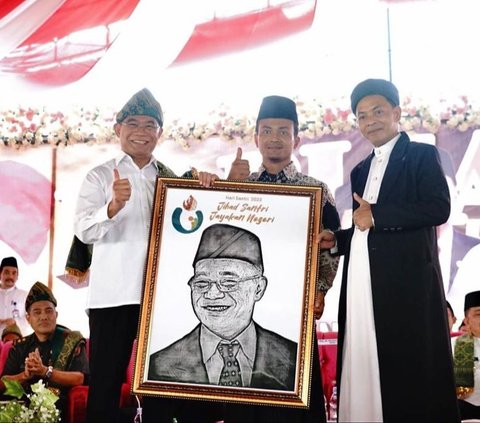 Menko PMK Minta Pemda Majukan Pesantren, Perhatikan Insentif Gurunya