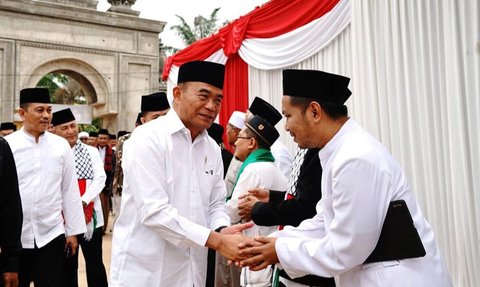 Menko PMK Minta Pemda Majukan Pesantren, Perhatikan Insentif Gurunya