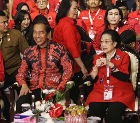 Puan Akhirnya Buka Suara Tanggapi Viral Video Megawati Diduga Empaskan Tangan Jokowi