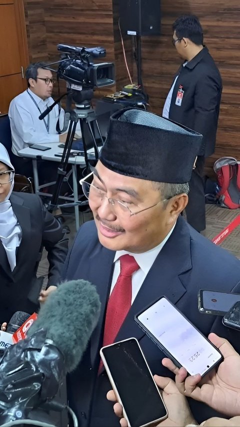 MKMK Bisa Batalkan Putusan MK Soal Syarat Capres Cawapres? Jimly Asshiddique: Nanti Dibuktikan Dulu<br>