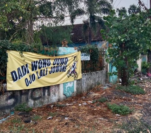 Spanduk 'Dadi Wong Jowo Ojo Ilang Jawane' Bertebaran di Semarang & Solo Usai Gibran Maju Cawapres