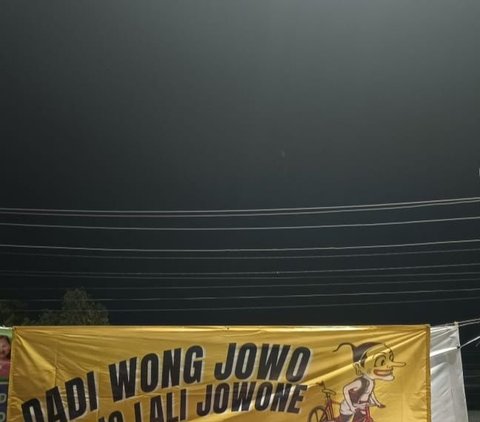 Spanduk 'Dadi Wong Jowo Ojo Ilang Jawane' Bertebaran di Semarang & Solo Usai Gibran Maju Cawapres