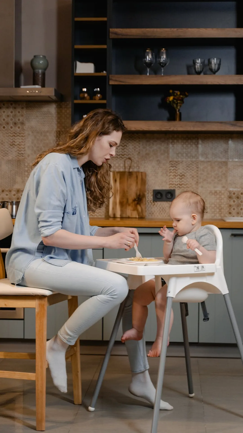 Dengan memberikan nutrisi yang tepat melalui MPASI, kita dapat membantu anak-anak tumbuh sehat dan kuat, meminimalkan risiko penyakit, dan memberikan fondasi yang kuat untuk masa depan mereka. 