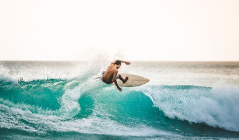 Pantai Batu Bolong di Canggu Cocok untuk Surfing