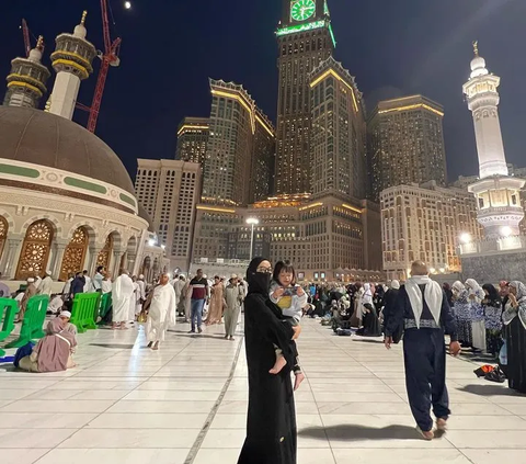 Deretan Foto Zaskia Gotik Umrah ke Tanah Suci, Potret Arsila Bikin Salfok