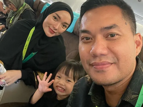 Deretan Foto Zaskia Gotik Umrah ke Tanah Suci, Potret Arsila Bikin Salfok