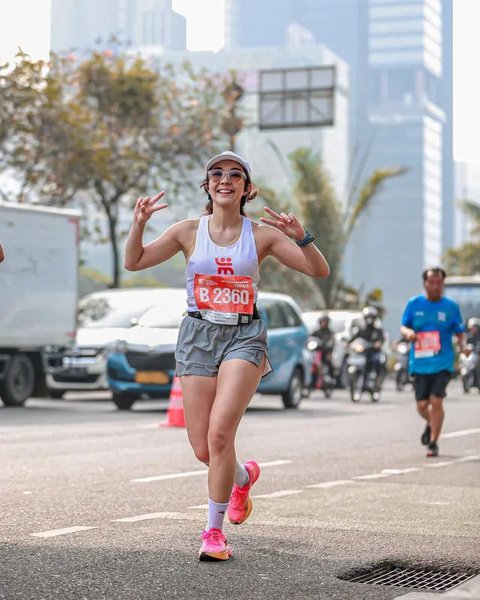 Potret Gisella Anastasia dan Ussy Sulistyawati Ikut Jakarta Marathon<br>