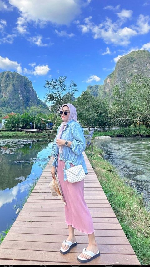 Stylishnya Serda Anggita dengan Warna Colorfull