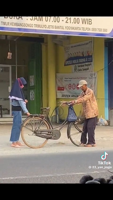 Viral Momen Anak Perempuan Dibonceng Ayahnya Naik Sepeda, Bikin Nostalgia Warganet<br>