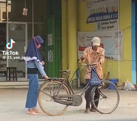 Viral Momen Anak Perempuan Dibonceng Ayahnya Naik Sepeda, Bikin Nostalgia Warganet