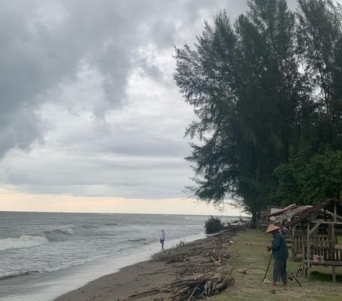 Mengunjungi Pantai Pasir Jambak, Menikmati Matahari Tenggelam saat Akhir Pekan di Padang