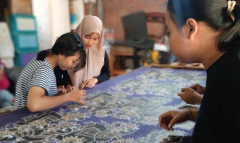 Anjani Sekar Arum, Jaga Seni Bantengan Lewat Motif Batik